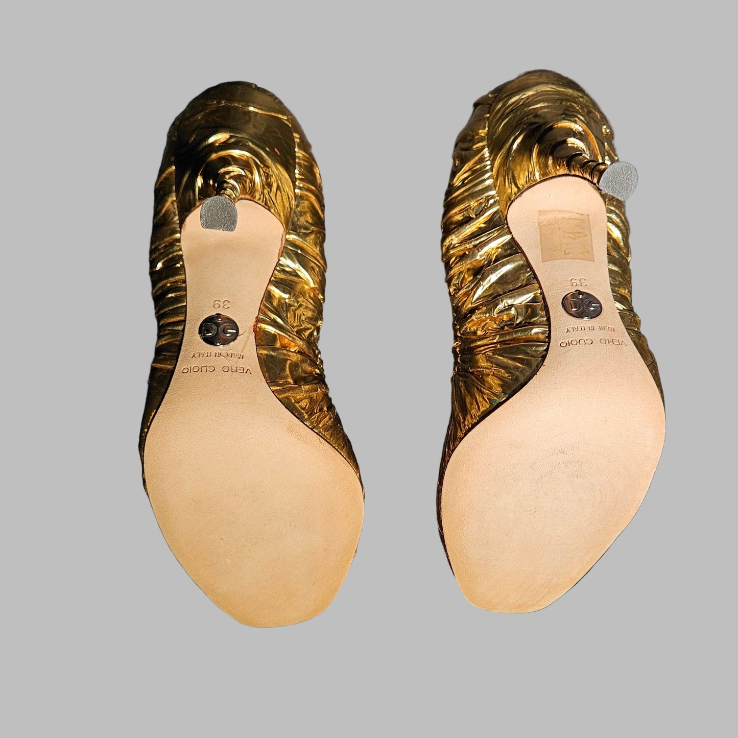 Loved By Lea: Dolce & Gabbana Gold Pump (EU 39)