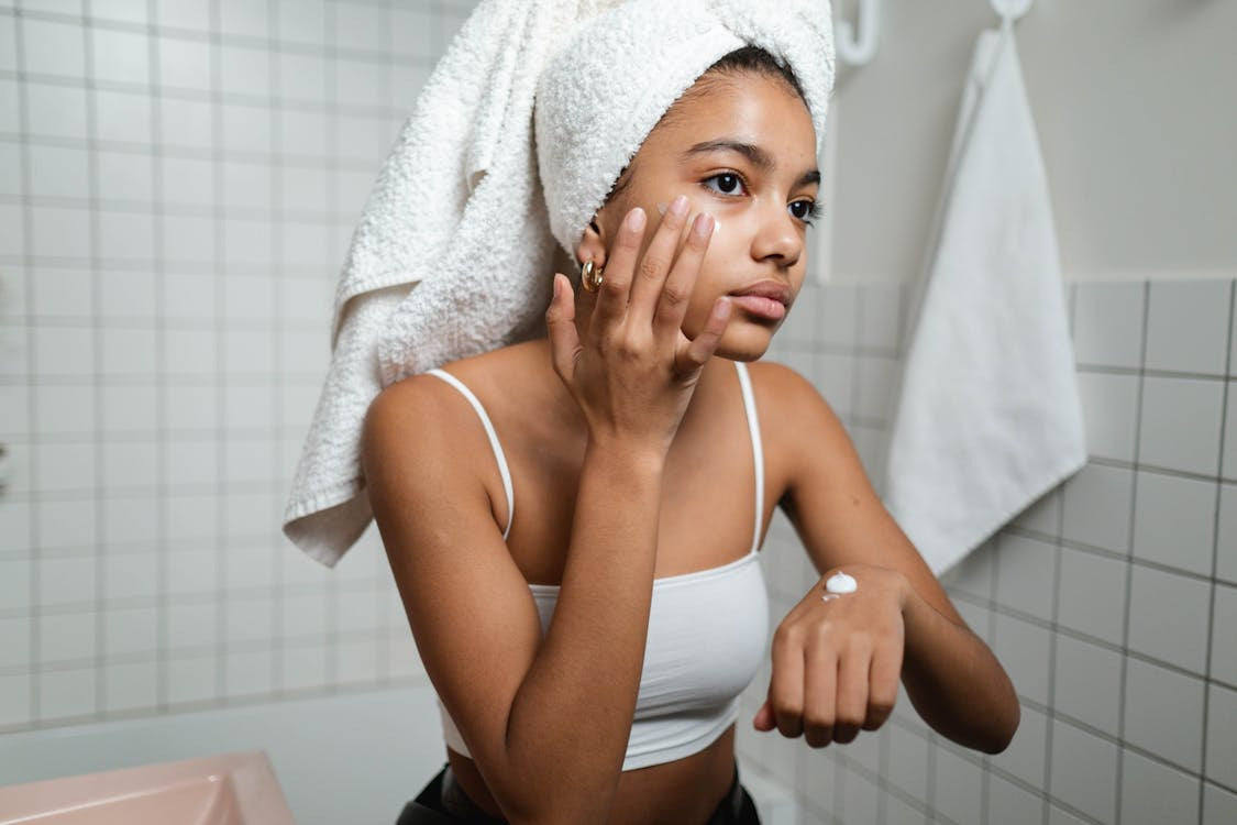 Woman doing skin cycling routine