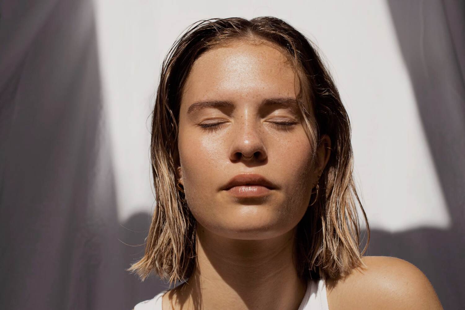 woman in the sunshine with eyes closed
