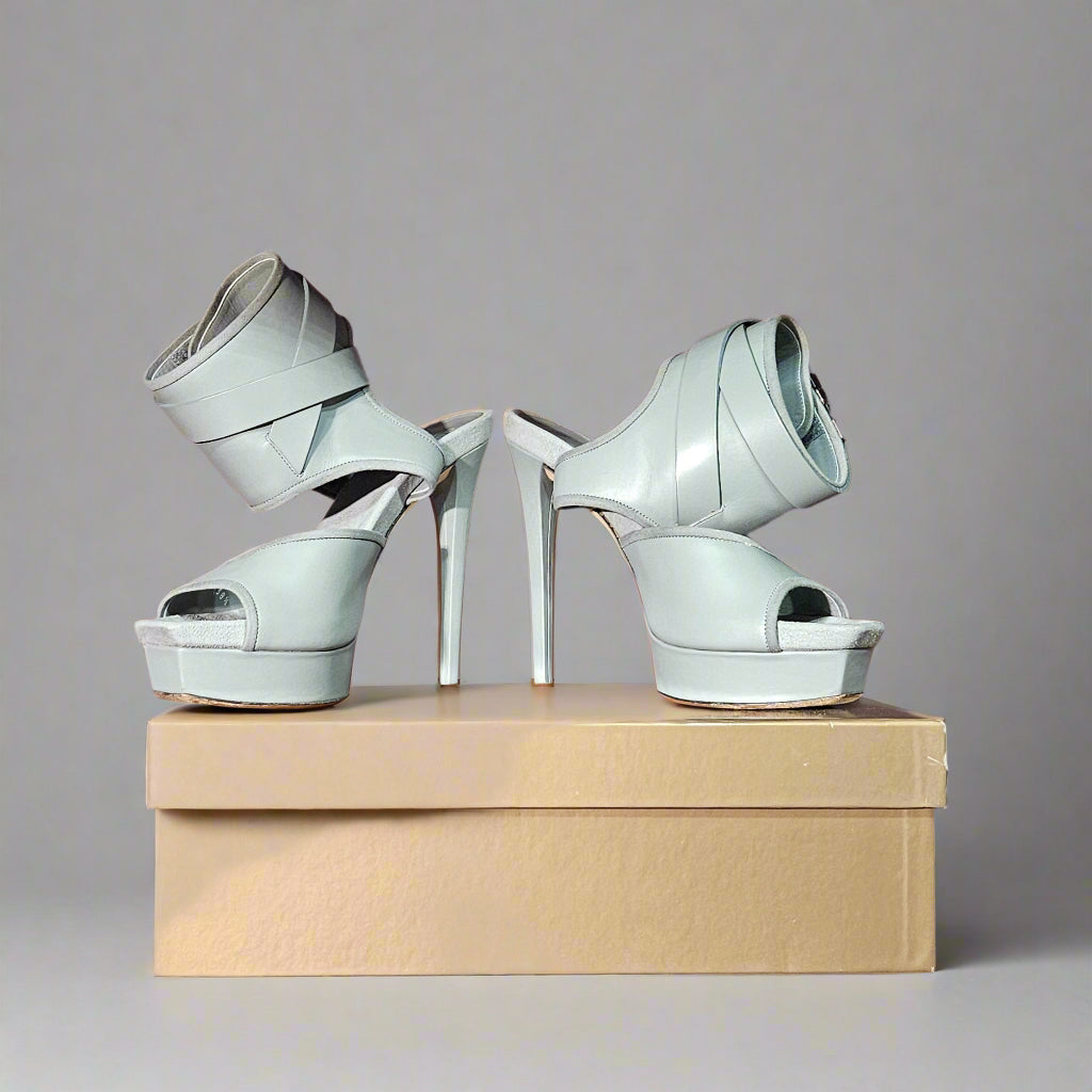 Loved By Lea: Gucci Grey Leather Gail Platform Sandals – Size 8.5/38.5 with Box