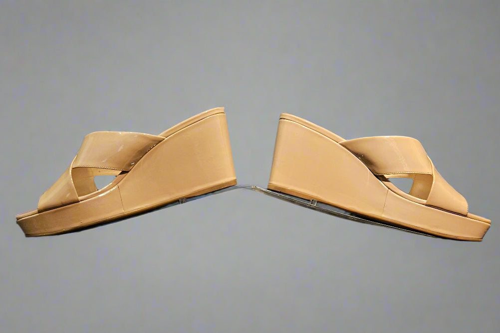 Loved By Lea: Pre-loved Prada Patent Leather Platform Slides – Fair Condition, Neutral, EU 40.5/US10.5