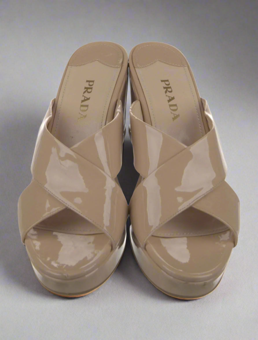 Loved By Lea: Pre-loved Prada Patent Leather Platform Slides – Fair Condition, Neutral, EU 40.5/US10.5