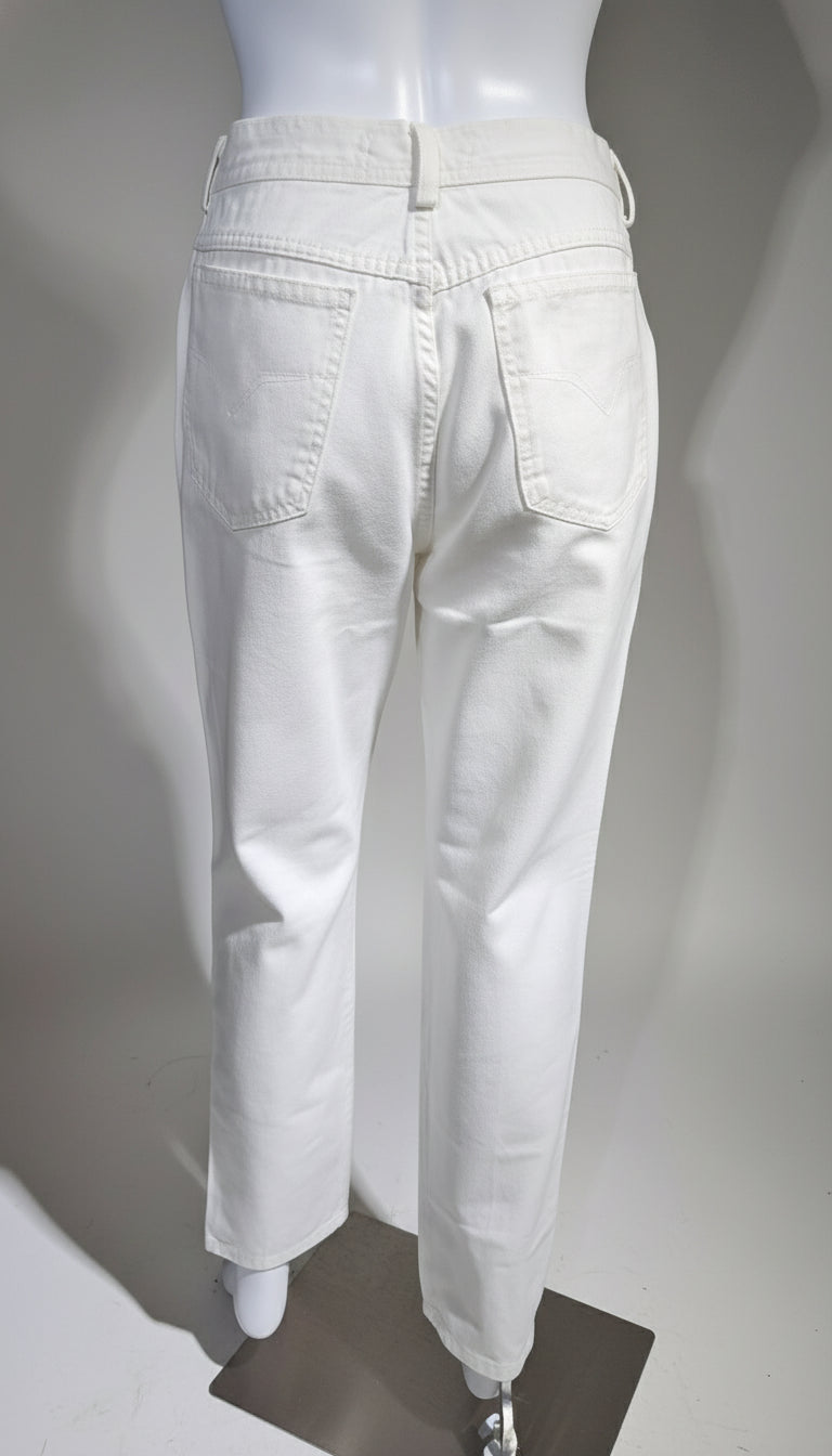 White pants on a mannequin against a plain background